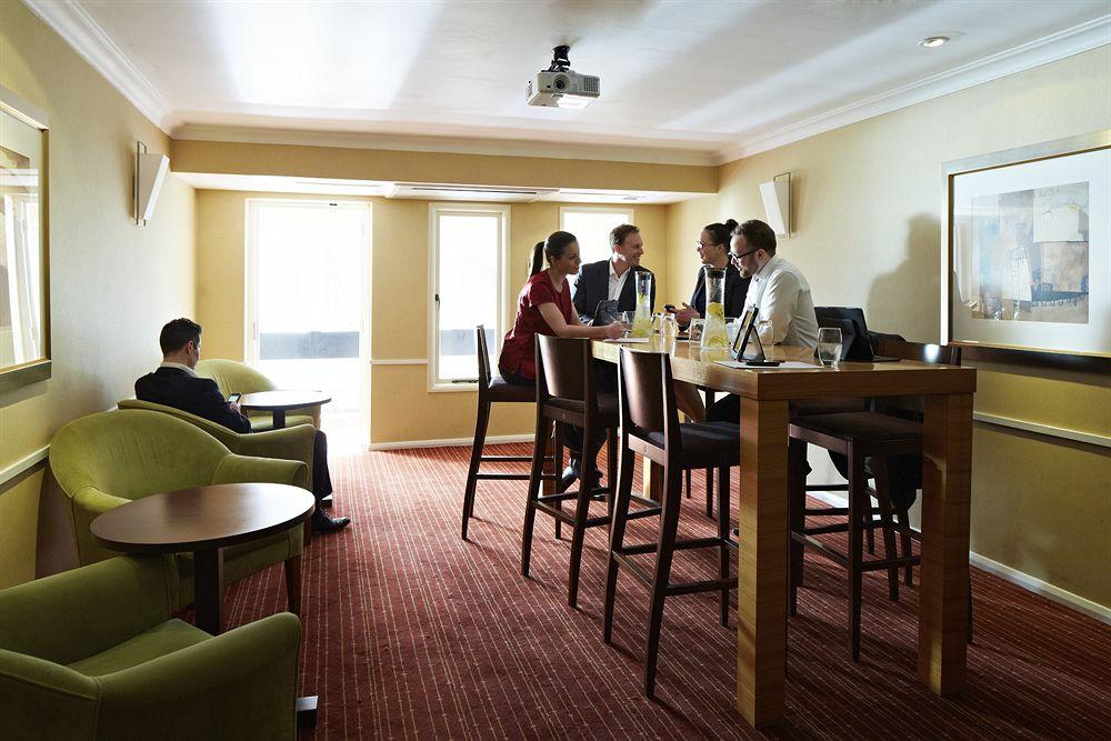 Delta Hotels By Marriott Peterborough Exterior foto